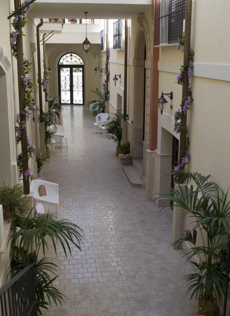 Palazzo Reginella Aparthotel Bovalino Marina Buitenkant foto