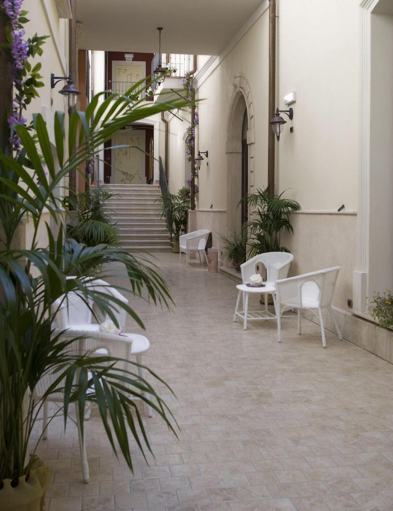 Palazzo Reginella Aparthotel Bovalino Marina Buitenkant foto