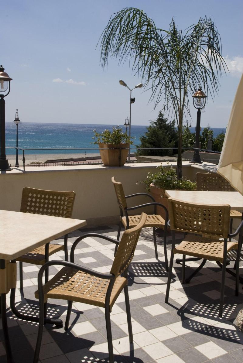 Palazzo Reginella Aparthotel Bovalino Marina Buitenkant foto