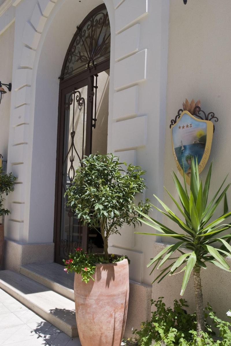Palazzo Reginella Aparthotel Bovalino Marina Buitenkant foto