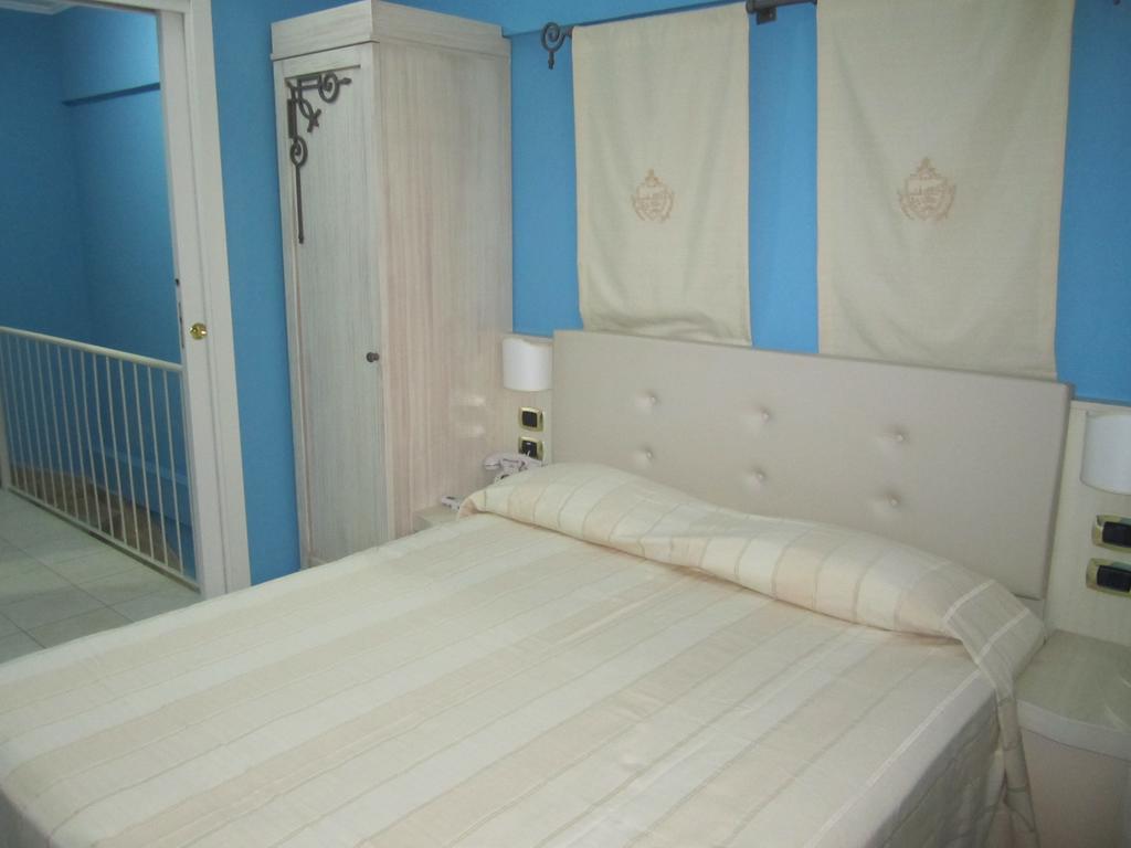 Palazzo Reginella Aparthotel Bovalino Marina Kamer foto