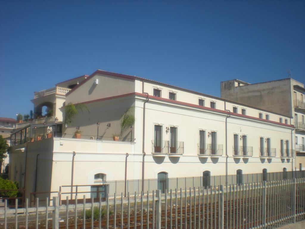 Palazzo Reginella Aparthotel Bovalino Marina Buitenkant foto