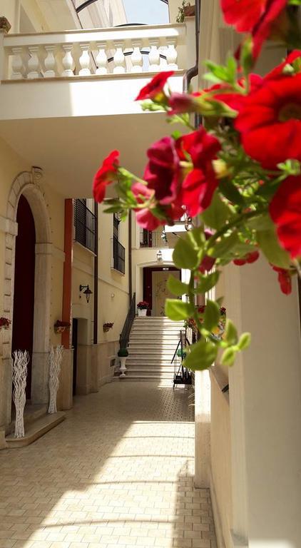 Palazzo Reginella Aparthotel Bovalino Marina Buitenkant foto