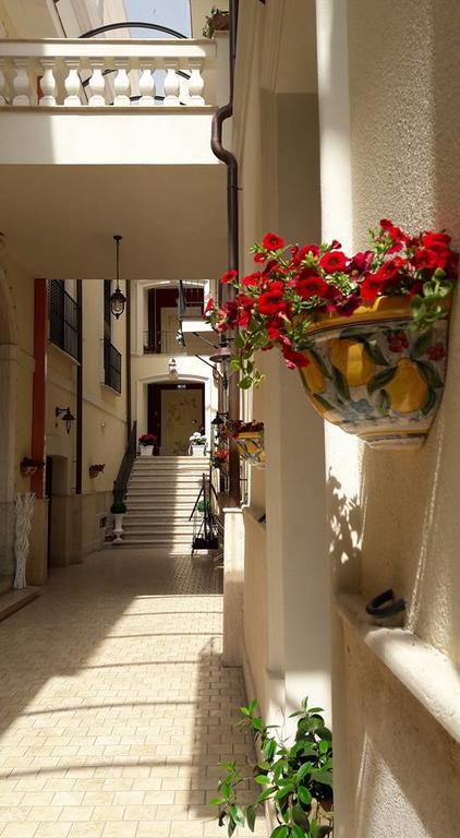 Palazzo Reginella Aparthotel Bovalino Marina Buitenkant foto
