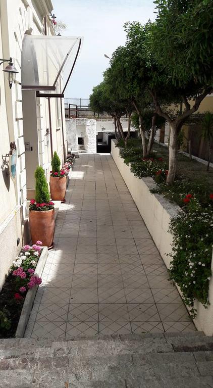 Palazzo Reginella Aparthotel Bovalino Marina Buitenkant foto