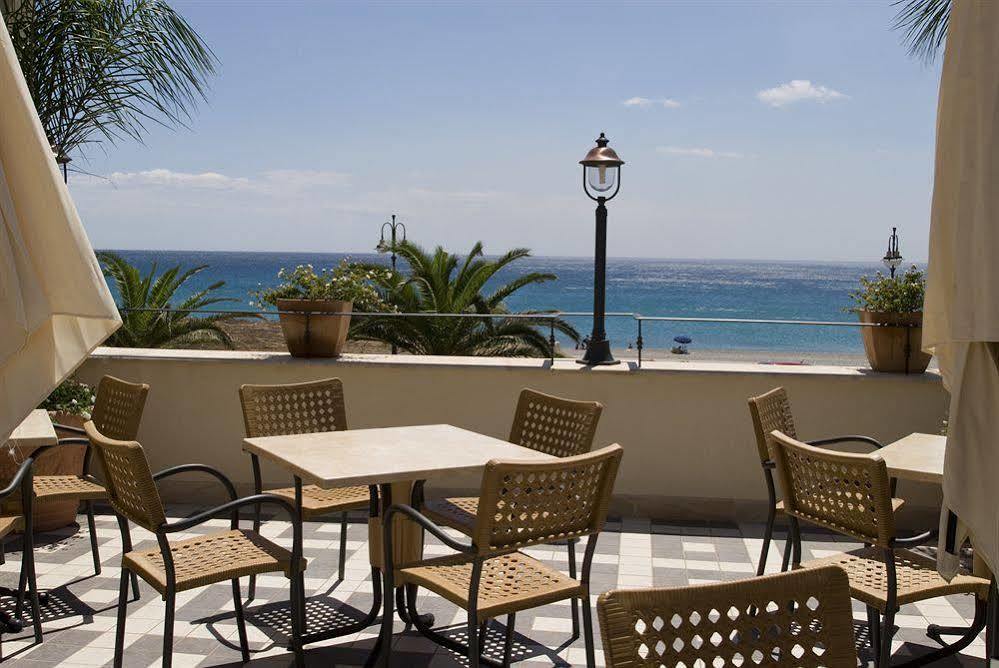 Palazzo Reginella Aparthotel Bovalino Marina Buitenkant foto